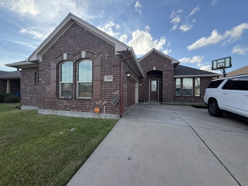 Red brick home with pool — Portland, TX