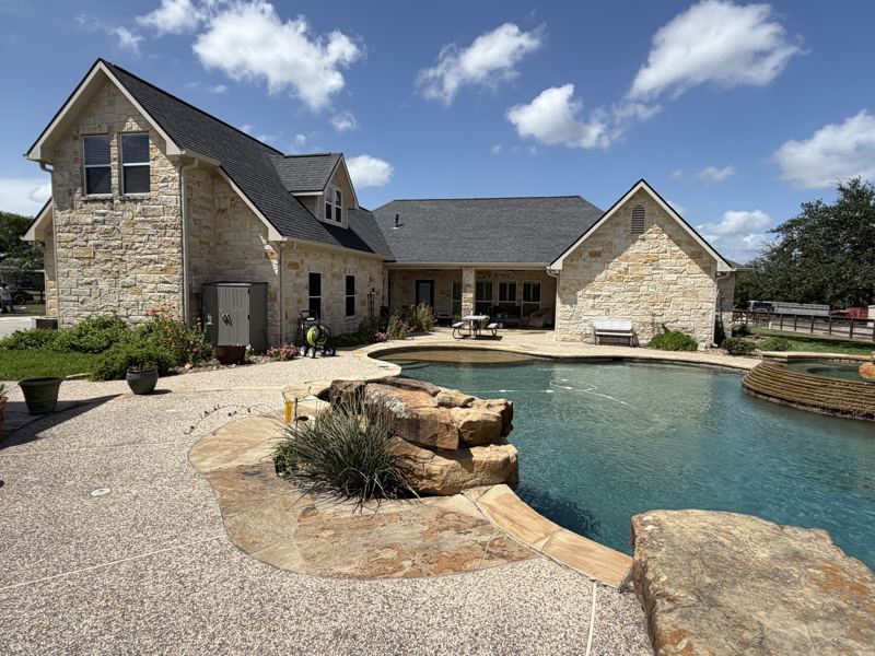 Limestone home with pool — Refugio, TX