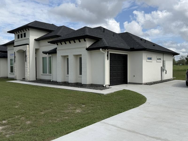 White stucco country home — Corpus Christi Area, Oct 2026